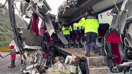 Yolcu Otobüsü Tıra Çarptı!