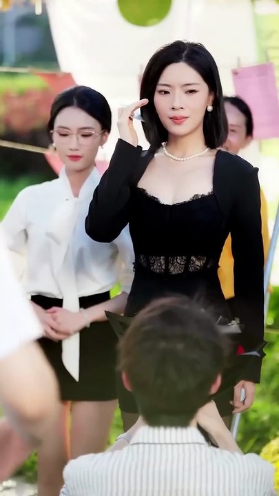 [Eng Sub] He cared for the “comatose” CEO, unaware she’d awakened and drawn him into her love trap.