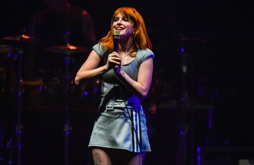 Hayley Williams blacked out performing Misery Business with PinkPantheress at Austin City Limits