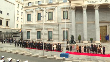 Izado de bandera frente al Congreso de los Diputados por el Día de la Constitución