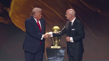 FIFA - Trump reçoit le tout premier Prix de la paix de la FIFA décerné par Infantino