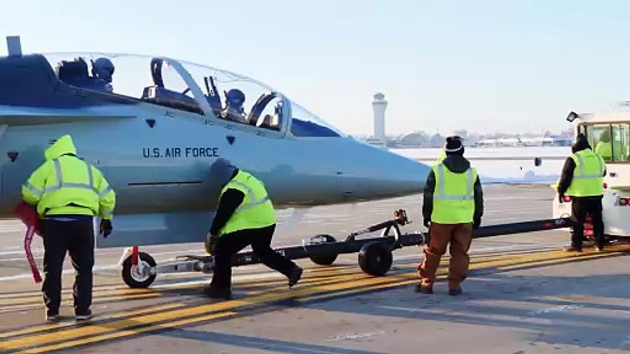 Boeing levert na jaren van vertraging het eerste seriële T-7A Red Hawk-toestel aan de Amerikaanse luchtmacht