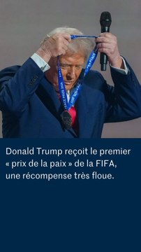Donald Trump décoré sur scène de l’obscur « premier prix de la paix » de la FIFA