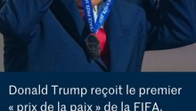 Donald Trump décoré sur scène de l’obscur « premier prix de la paix » de la FIFA