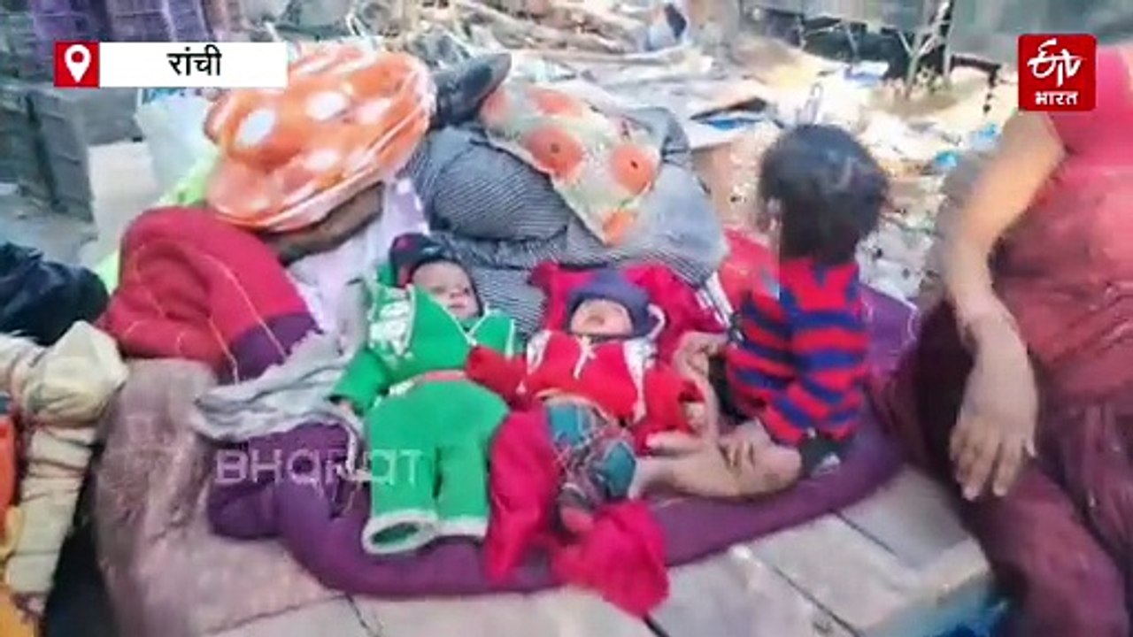 रिम्स परिसर में अतिक्रमण की गई जमीन पर चला बुलडोजर, खुले आकाश के नीचे रहने को मजबूर लोग