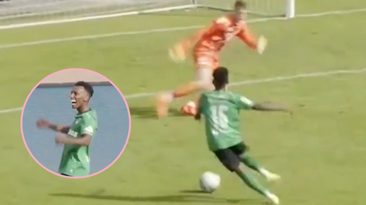 Gol assurdo! Prima la cavalcata pazza, poi arriva davanti al portiere e...