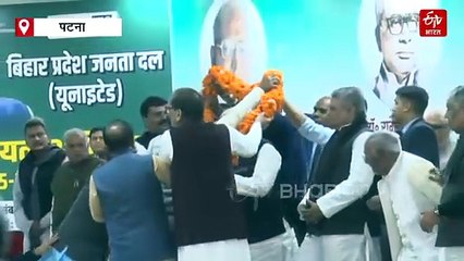 मात्र 9 मिनट के लिए JDU कार्यालय पहुंचे सीएम नीतीश कुमार, संजय झा ने दिलाई पार्टी की सदस्यता