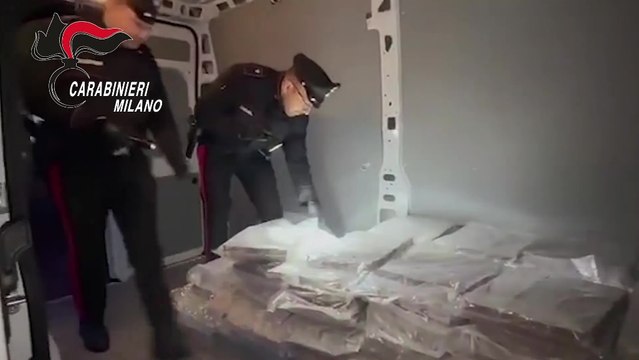 Trezzano sul Naviglio, carabinieri scoprono mezza tonnellata di hashish nel doppiofondo di un camion (06.12.25)