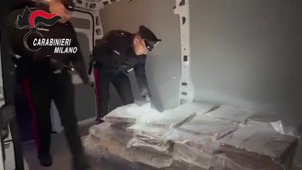 Trezzano sul Naviglio, carabinieri scoprono mezza tonnellata di hashish nel doppiofondo di un camion (06.12.25)