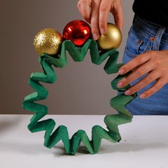 Don’t Throw It Away! Egg Tray Christmas Hack 🎁🌟