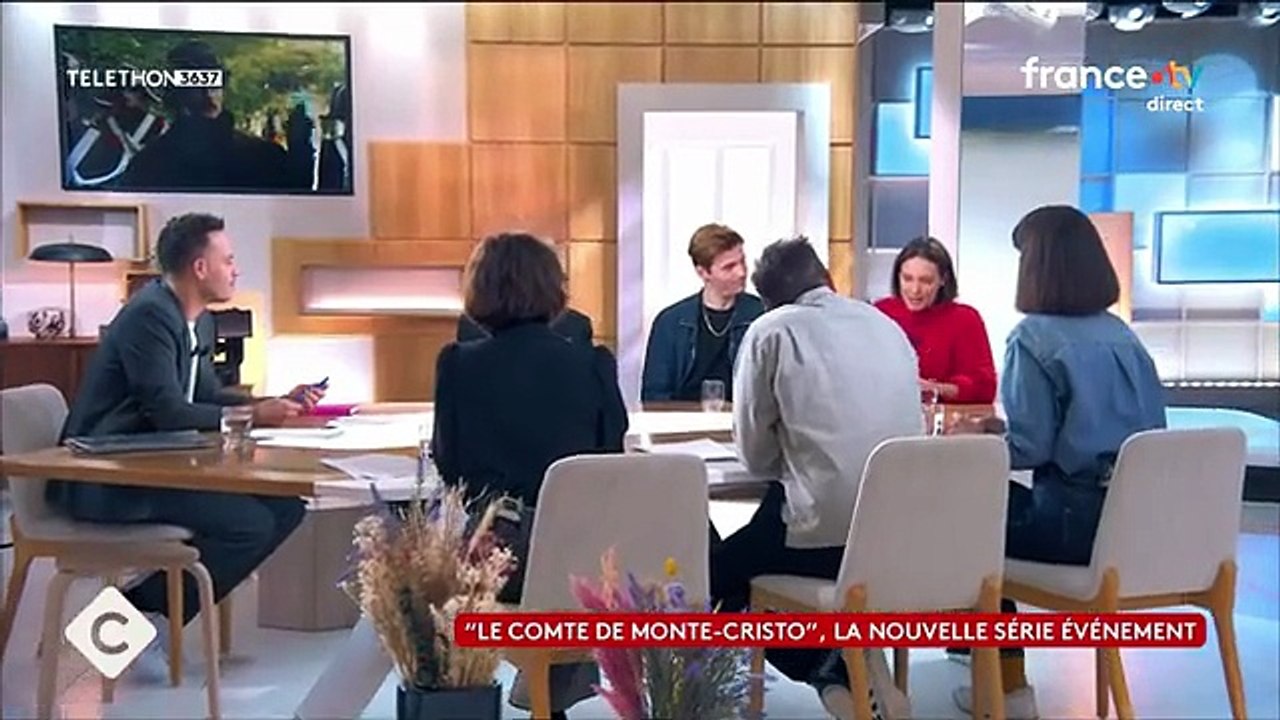 Emission TV : C'est A Vous sur France TV invité; Ana Girardot, le cinéma en héritage (extrait, Fr, Déc 2025)