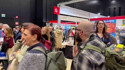 Cori e «Bella Ciao», la protesta degli editori a Più libri più liberi: «Fuori i fascisti dalla fiera»