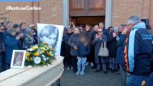 Funerale di dj Mozart tra musica e applausi: il video