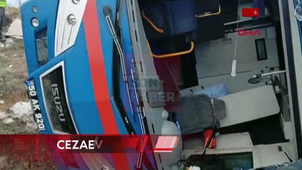 Sivas'ta cezaevi nakil aracı devrildi