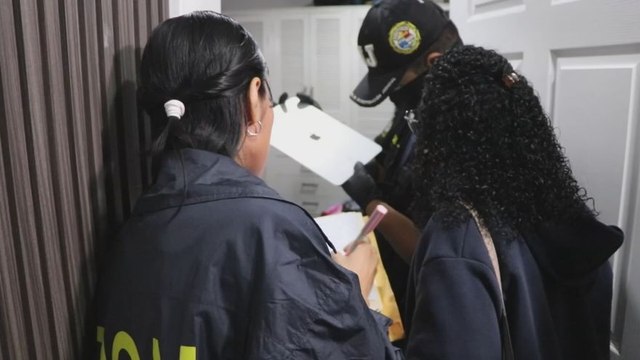 ¿Cómo funcionaba la red que enviaba devoluciones ficticias desde 28 comercios en EEUU?