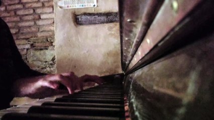 E. Satie - Gnossienne No. 1 on Old Pearl River Upright Piano