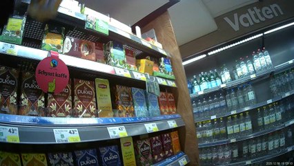 På Ica inne på Krämarens Galleria och ut till cykeln för att cykla hemåt. Örebro 6 Dec. 2025