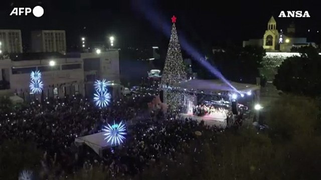 Betlemme accende l'albero di Natale: luci e speranza dopo la guerra