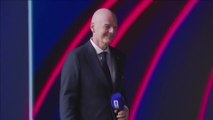 Infantino invita a Scaloni a levantar el trofeo del Mundial