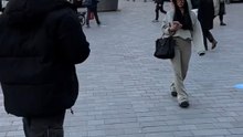 Elle a dragué un mec dans la rue