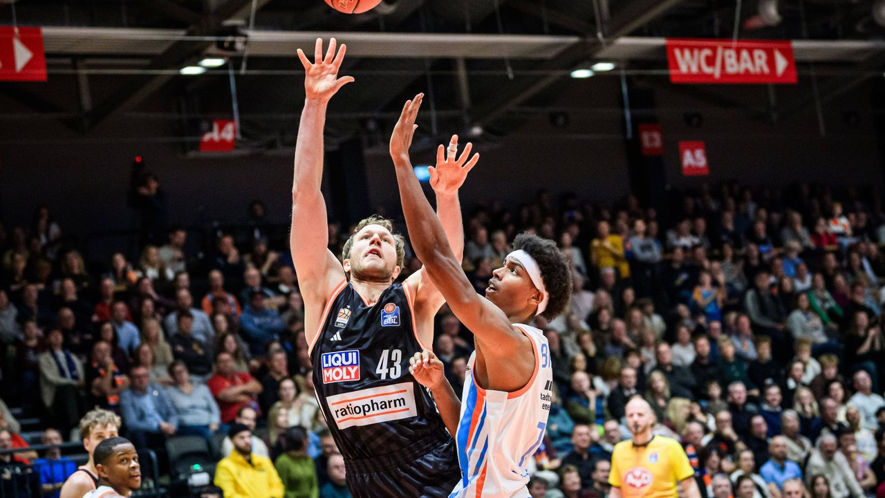 Topscorer Sengfelder! Ulm schießt Jena aus der eigenen Halle