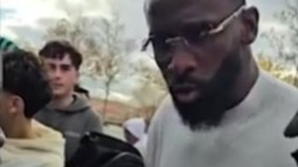 Enorme enfado de Rüdiger con un joven aficionado en Valdebebas: "¿Tú no tienes educación, qué haces?"