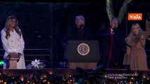 Trump e Melania accendono l'albero di Natale di Washington, il momento del conto alla rovescia