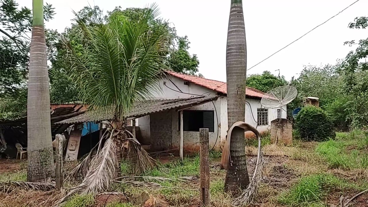 SÍTIO ASSOMBRADO COM RELATOS SOBRENATURAIS - A CASA PRINCIPAL TINHA TODOS OS MÓVEIS ABANDONADOS
