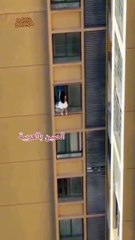 Amante desce fachada de prédio em 10º andar na China para fugir de esposa