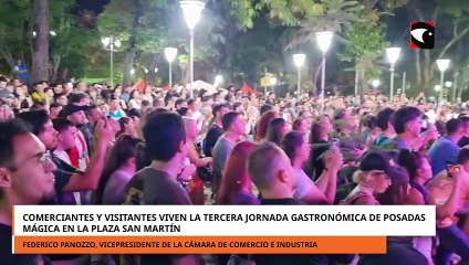 Comerciantes y visitantes viven la tercera jornada gastronómica de Posadas Mágica en la plaza San Martín