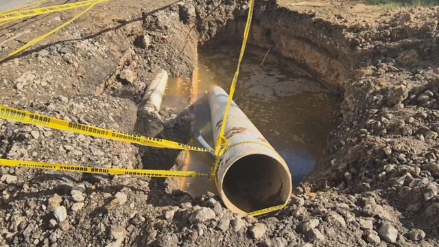 Rotura de tubería deja sin agua a varias comunidades de Colón por más de 26 horas