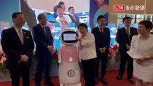 「你累了嗎？」 AI照護機器人6日被盧秀燕問倒 答錯衛福部長名字