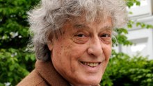 英国演劇界の巨匠トム・ストッパードが死去、享年 88歳