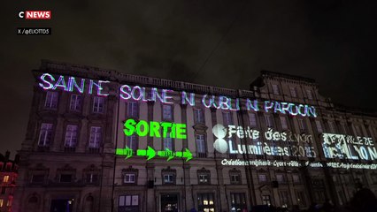 Lyon : Des messages incitant à la haine contre la police et le Rassemblement National projetés sur les murs hier soir pendant "La fête des lumières"