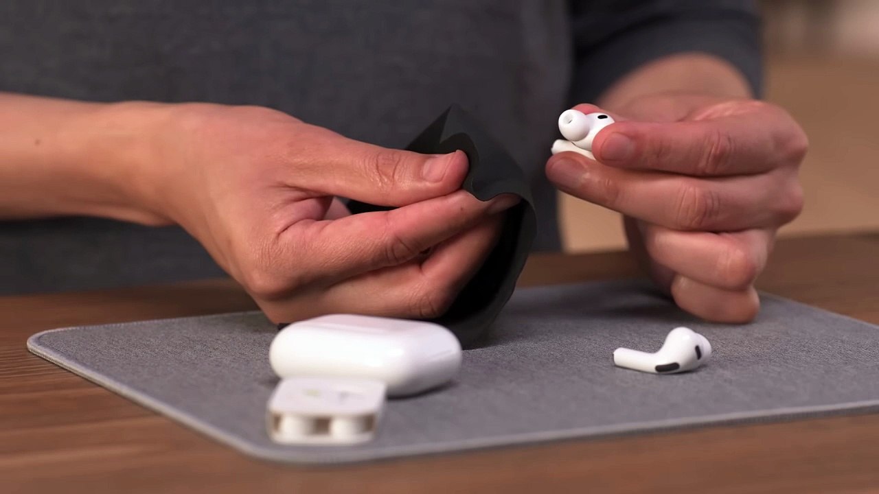 Wie Ohreinsätze an den AirPods Pro entfernen und anbringen