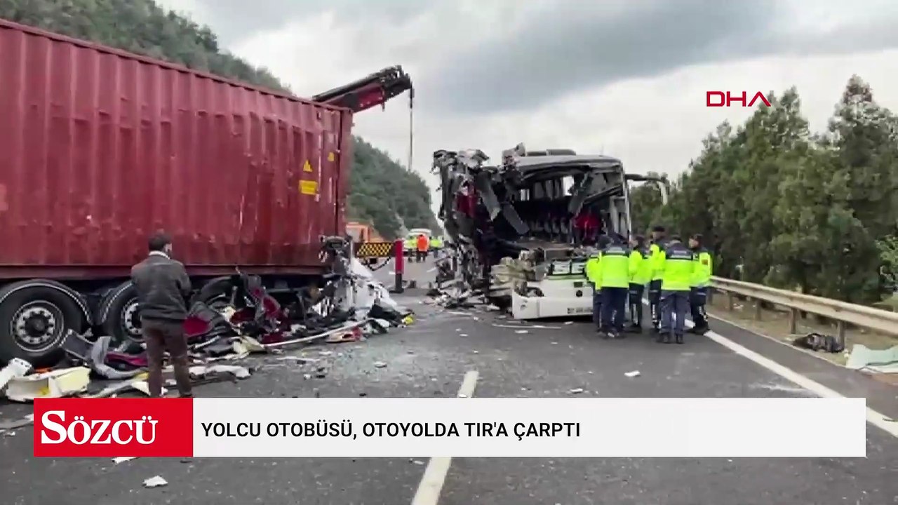 Yolcu otobüsü, otoyolda TIR'a çarptı
