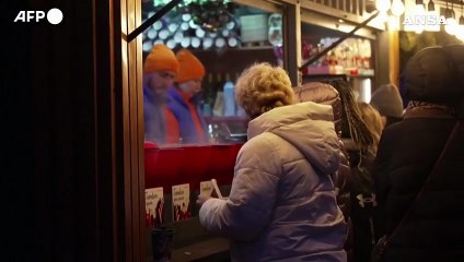 Ucraina, a Kiev tracce di normalita' con l'accensione dell'albero di Natale