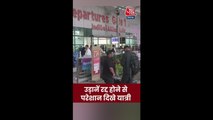 उड़ानें रद्द होने से परेशान दिखे यात्री