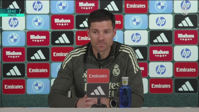 Xabi Alonso apuesta por Joan Martínez ante la plaga de lesiones en la defensa del Real Madrid