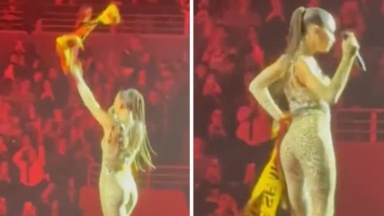 Elodie infiamma Roma! Si esibisce con la sciarpa giallorossa