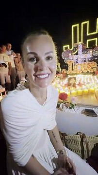 Hommage de Laeticia Hallyday et de sa fille Joy pour le huitième anniversaire de la mort de Johnny Hallyday au cimetière de Lorient sur l'île de Saint-Barthélemy, France, le 5 décembre 2025 Agence/Bestimage