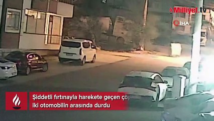 Hatay'da konteyner fırtına nedeniyle savruldu, iki aracın arasında durdu