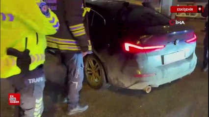 Eskişehir’de direksiyon başında sızıp kaza yaptı