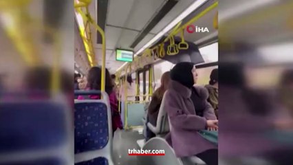 CHP'nin İETT'leri fire verdi! Bakımsızlıkları bu kez yağmurda ortaya çıktı: Vatandaş otobüs içinde ıslanmamak için şemsiye tuttu