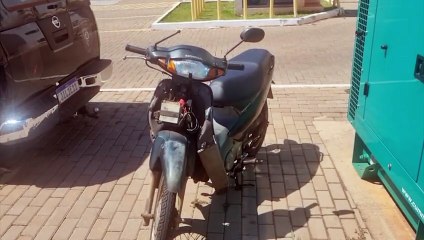 Perseguição na contramão: GPOM recupera Biz furtada e prende suspeito com drogas