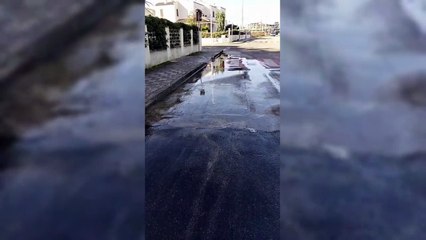 Porto Torres, perdita d'acqua allaga la strada: "Va avanti da quattro mesi"