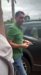 Flávio Bolsonaro fala com a imprensa na manhã deste domingo