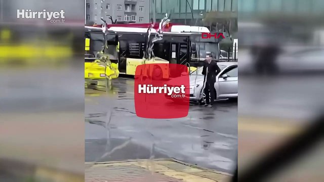 Kağıthane'de otobüs durağında havaya ateş açtı; arkadaşına cep telefonuyla kaydettirdi!