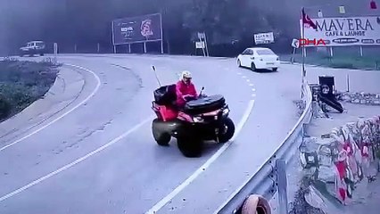 Sağanak sonrası yollar kayganlaştı! Aynı virajda dakikalar içinde peş peşe kaza