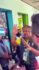 Pobladores de San Antonio de Oriente molestos porque alcalde intentó votar sin hacer fila